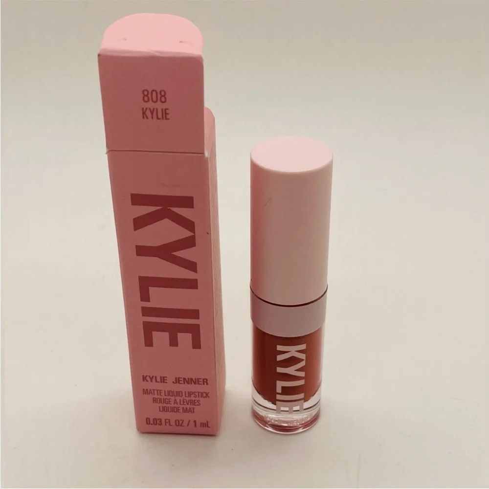 NWT KYLIE COSMETICS High Gloss Matte Liquid Lipstick in 808 Kylie Mini Size 1 ml